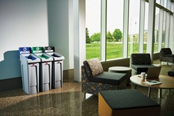 Deksel Rubbermaid Slim Jim Recyclestation inwerpopening voor gemengde recycling groen